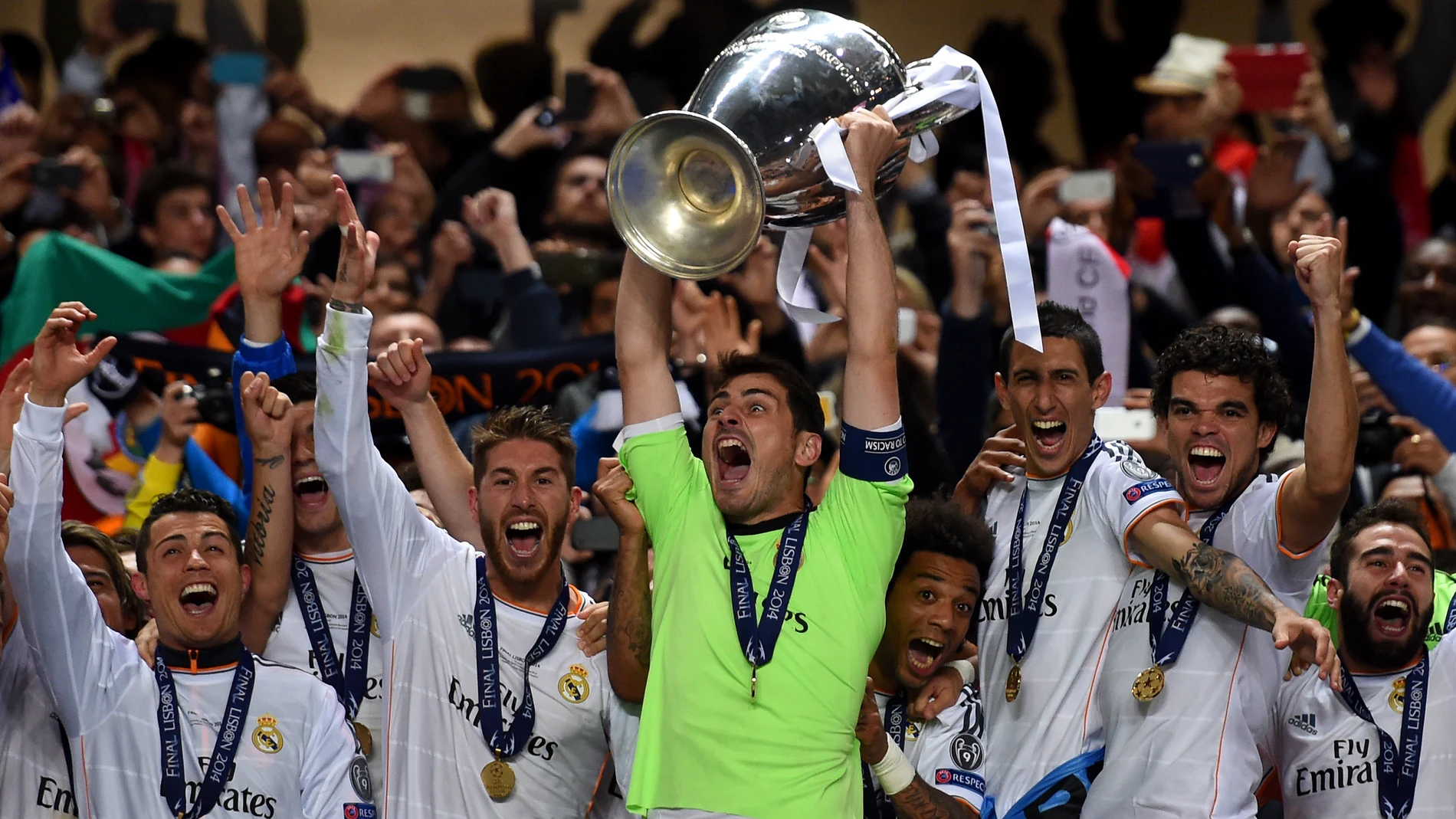 Casillas levanta la Décima para el Real Madrid tras la final de 2014 Casillas levanta la Décima para el Real Madrid tras la final de 2014