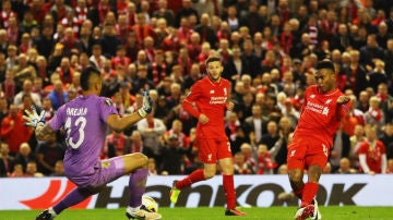Sturridge poniendo el 2-0 contra el Villarreal