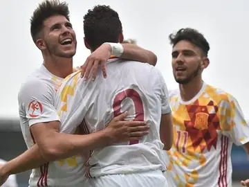 Los jugadores de la selección sub-17 celebran un gol Los jugadores de la selección sub-17 celebran un gol
