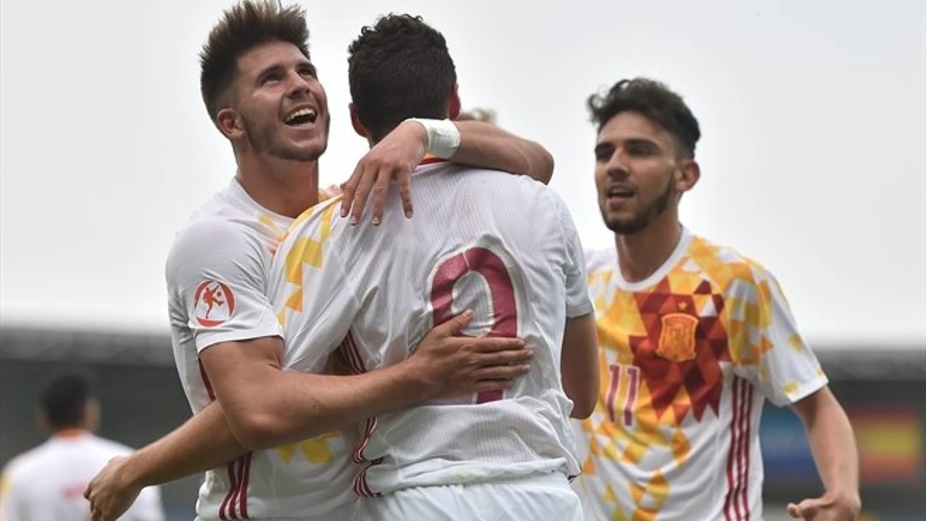 Los jugadores de la selección sub-17 celebran un gol Los jugadores de la selección sub-17 celebran un gol