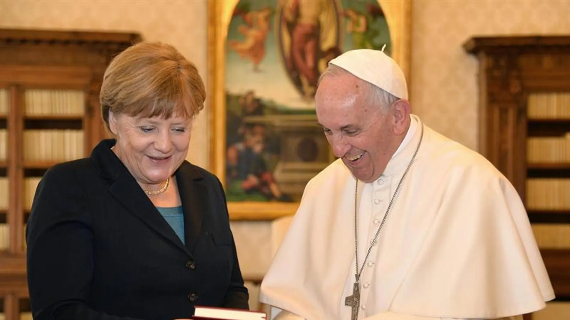 El Papa Francisco, junto a la canciller alemana Angela Merkel El Papa Francisco, junto a la canciller alemana Angela Merkel