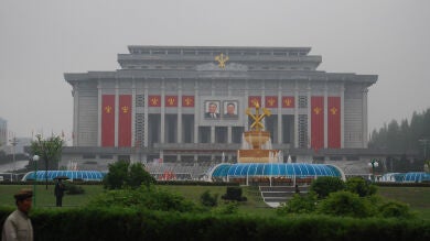 Kim Jong-un dice que su programa nuclear ha sido 