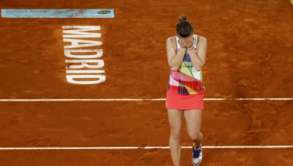 Halep, emocionada tras ganar en Madrid