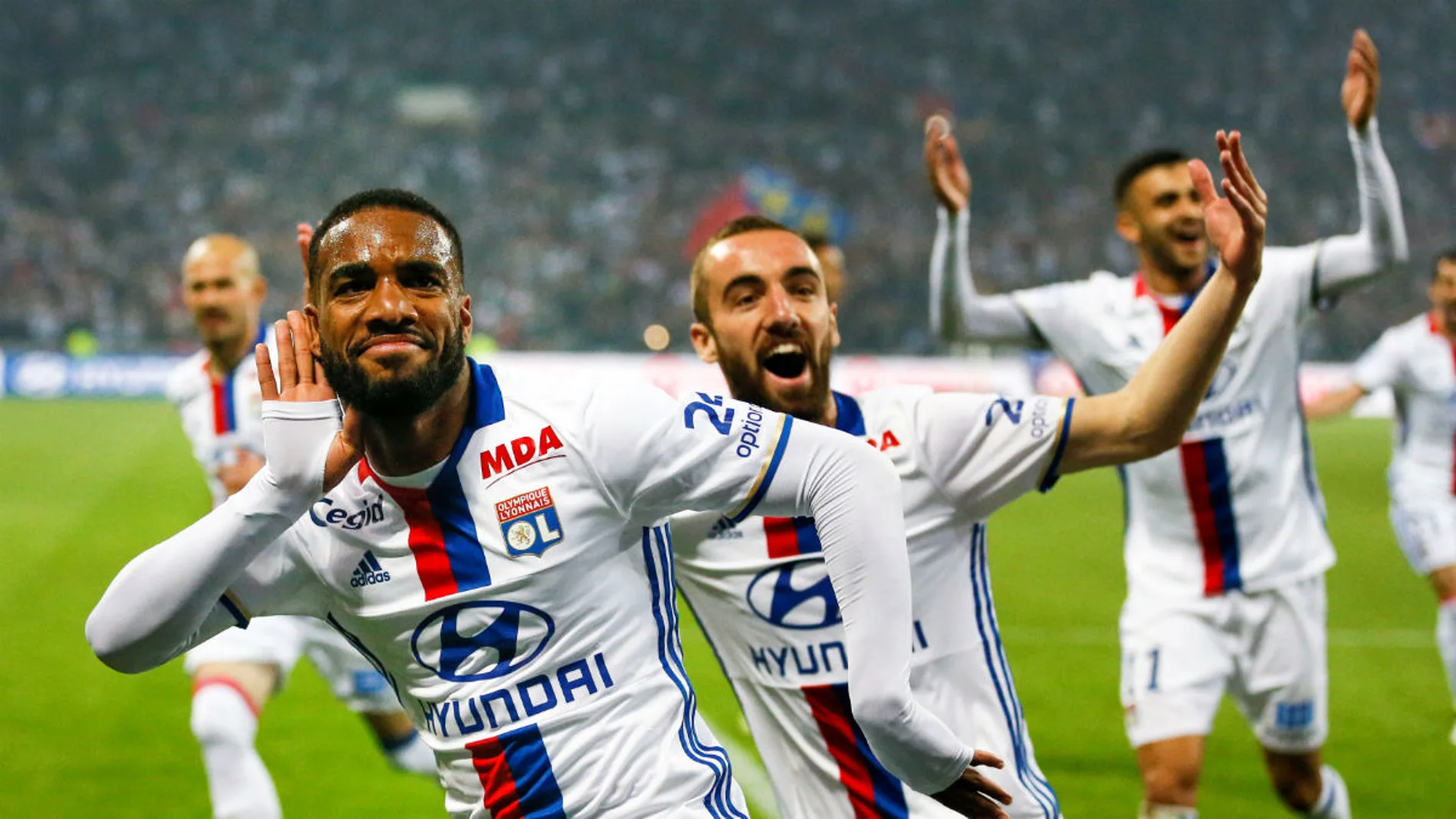 Los jugadores del Lyon celebran un gol ante el Mónaco Los jugadores del Lyon celebran un gol ante el Mónaco