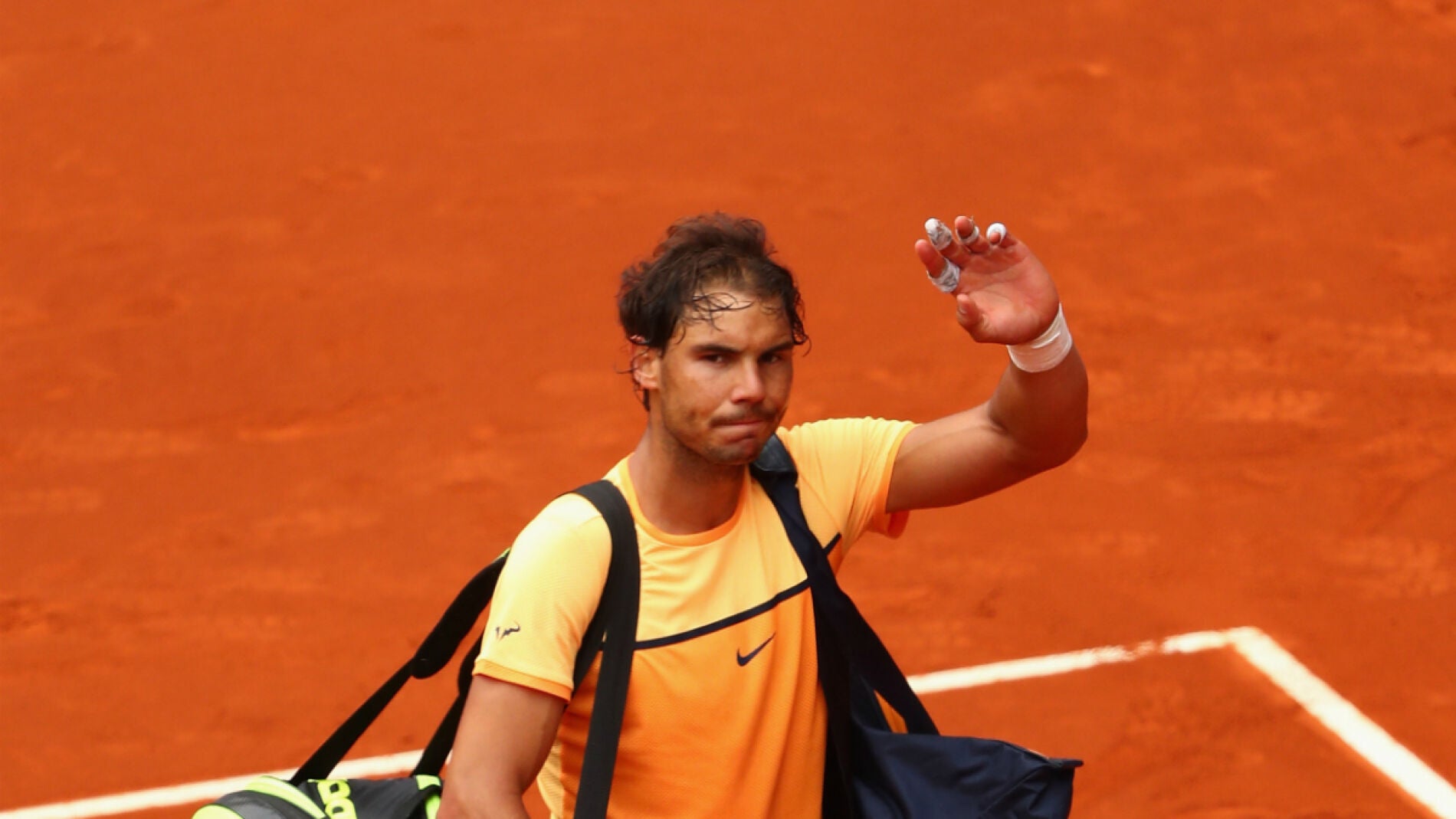 Nadal saluda a la afici&oacute;n
