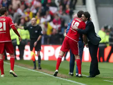 Stuani celebra su gol con Karanka Stuani celebra su gol con Karanka