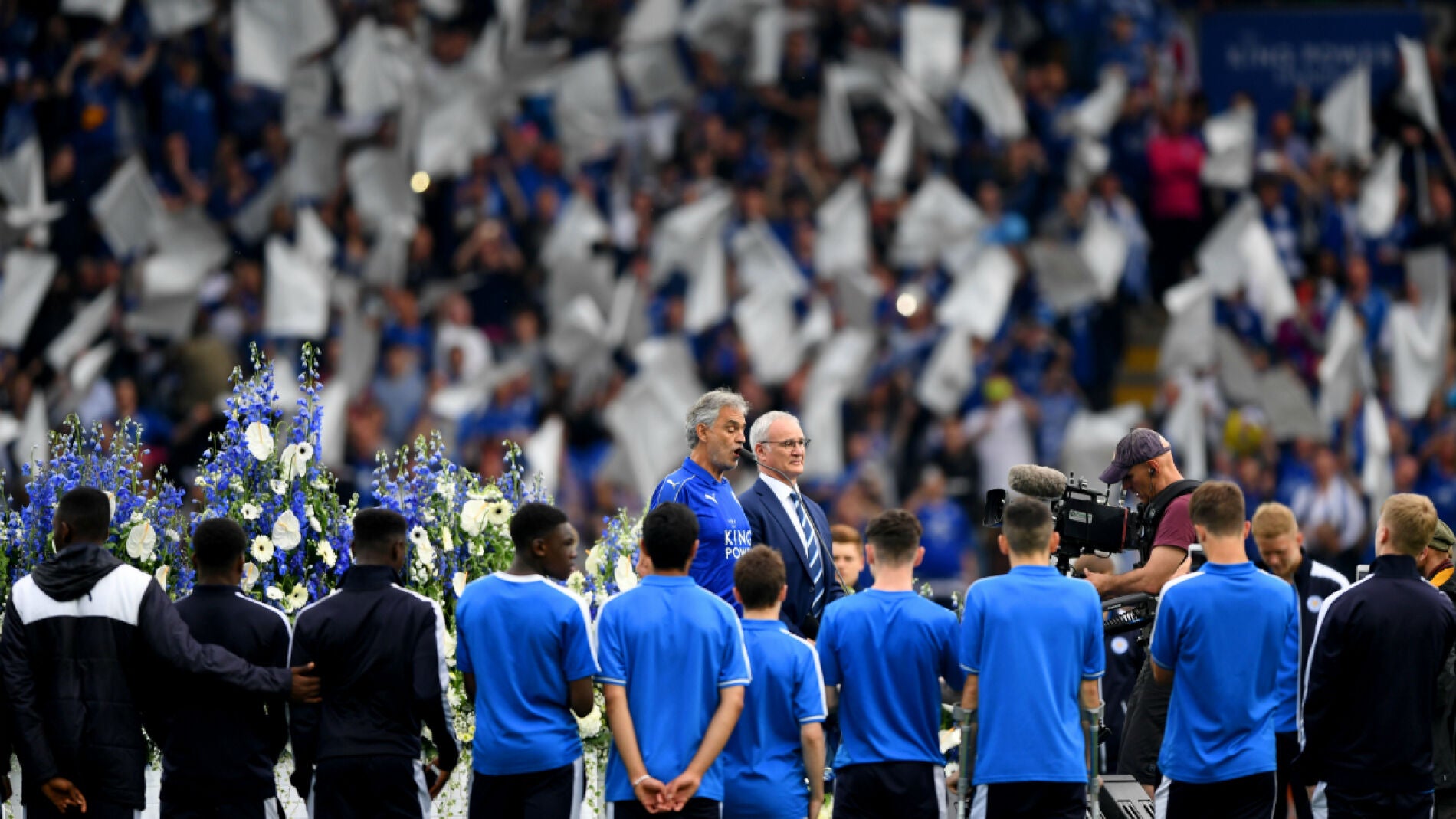 Bocelli canta en el King Power Stadium