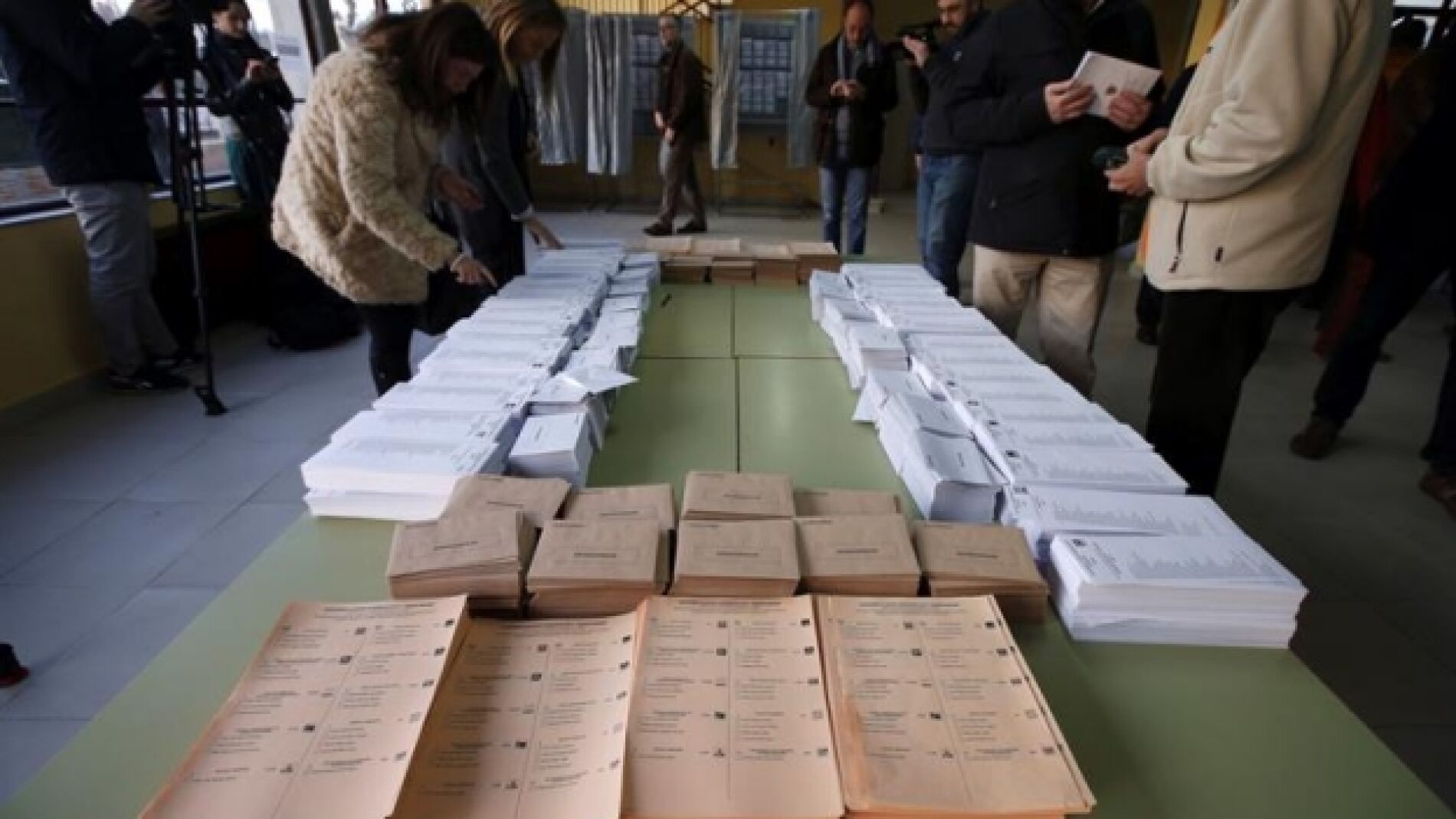 Todo preparado en los colegios electorales