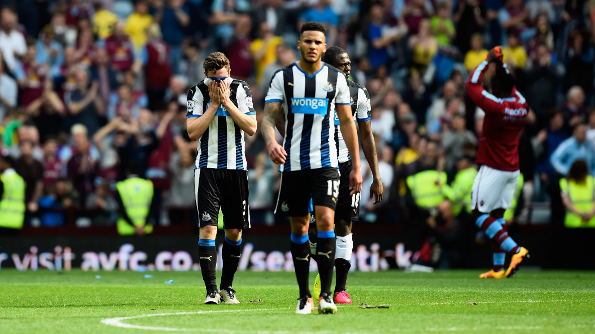 Los jugadores del Newcastle, cabizbajos Los jugadores del Newcastle, cabizbajos