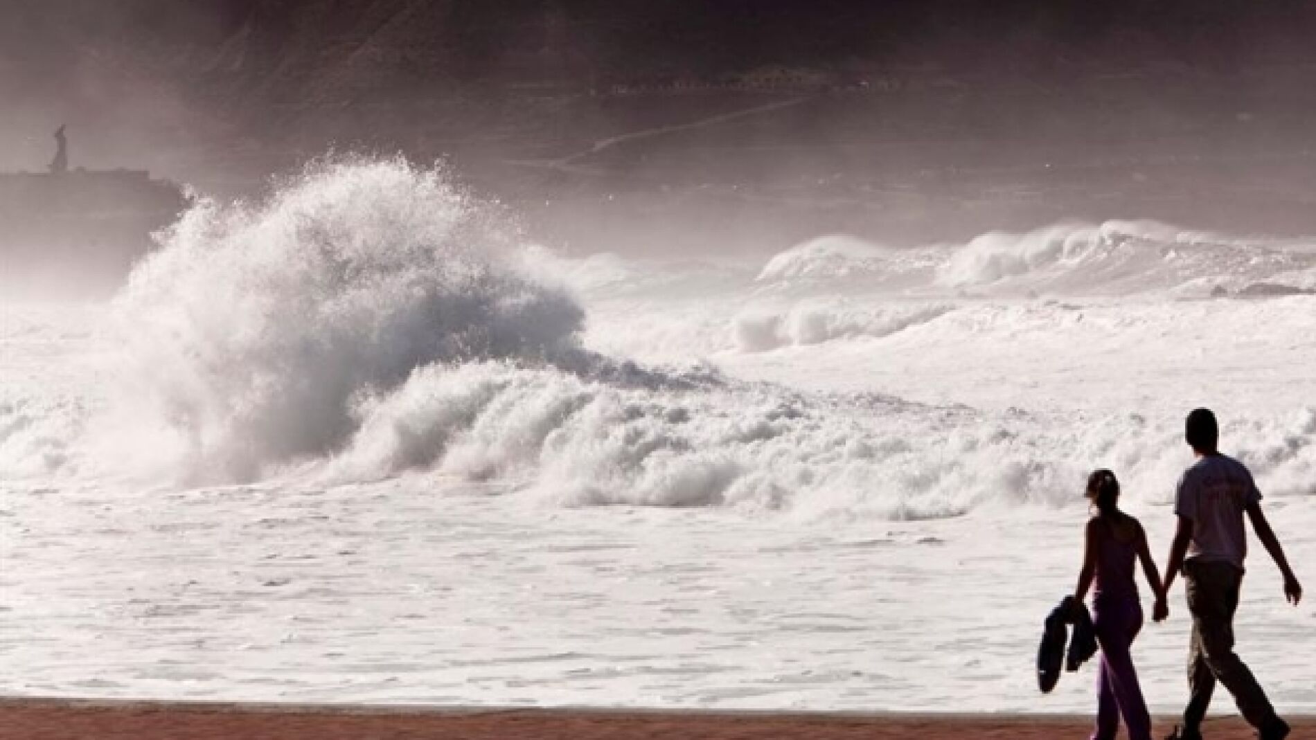  Fuertes lluvias y oleaje
