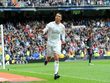 Cristiano celebra un gol ante el Valencia Cristiano celebra un gol ante el Valencia