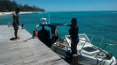 Buceadores buscan el barco hundido en Malasia con dos españoles a bordo