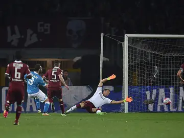 Gonzalo Higuaín en el momento de su gol Gonzalo Higuaín en el momento de su gol