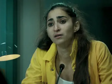 La madre de Saray le pide que tenga un hijo La madre de Saray le pide que tenga un hijo