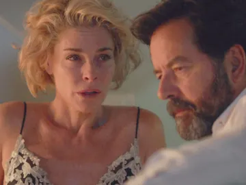 Luis descubre que Claudia le ha sido infiel Luis descubre que Claudia le ha sido infiel