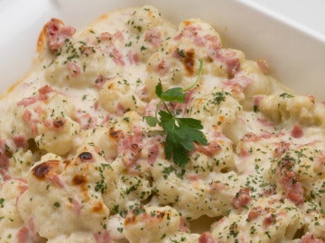 Coliflor con bechamel y jamón