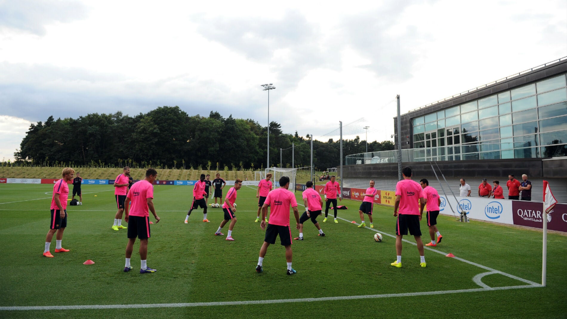 El Barcelona entrena en St George's Park en 2014