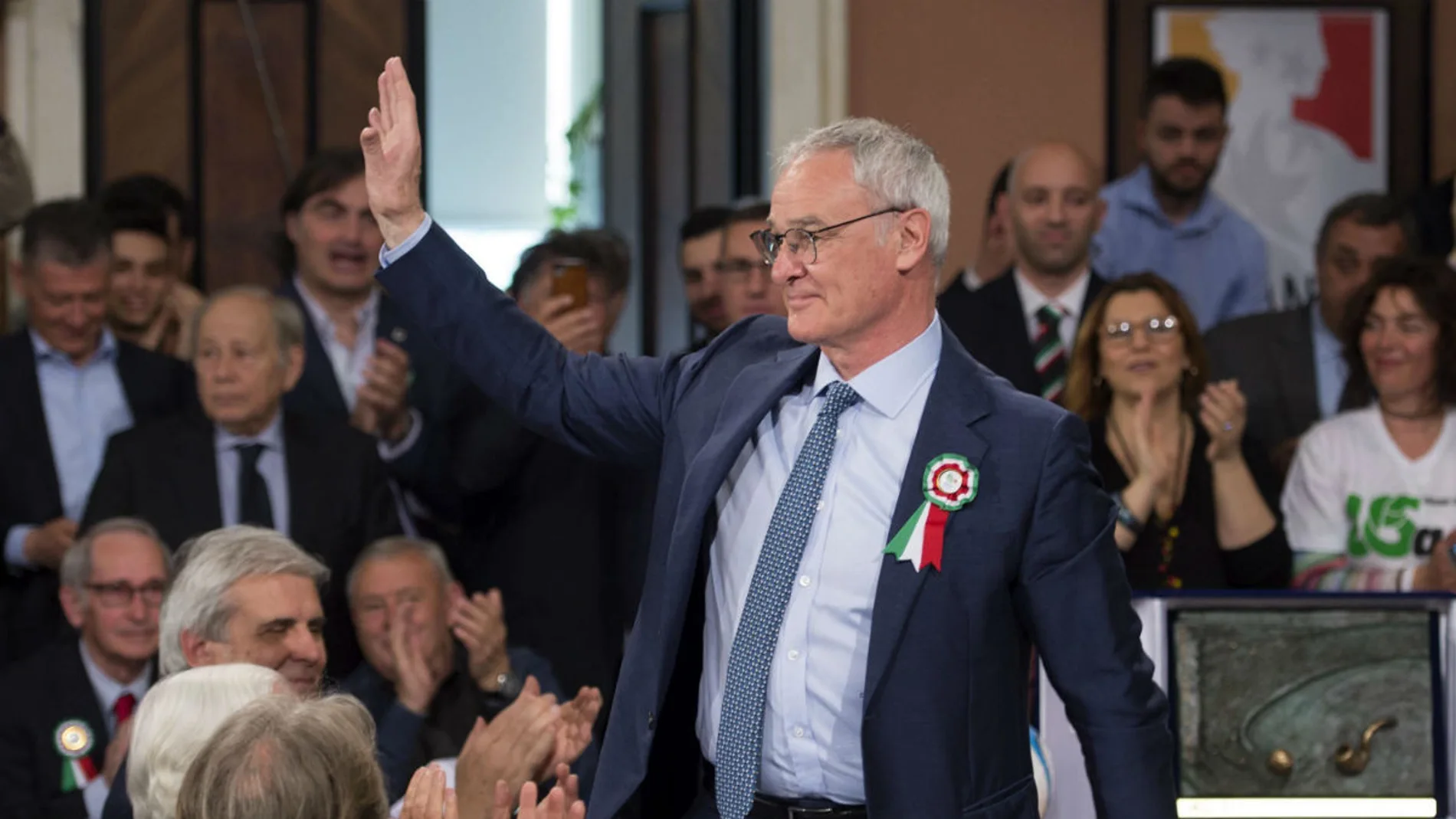 Ranieri, mejor técnico italiano por su Premier con el Leicester Ranieri, mejor técnico italiano por su Premier con el Leicester