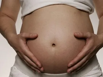 Una mujer embarazada Una mujer embarazada