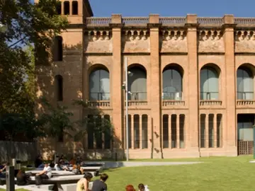 Universidad de Barcelona Universidad de Barcelona