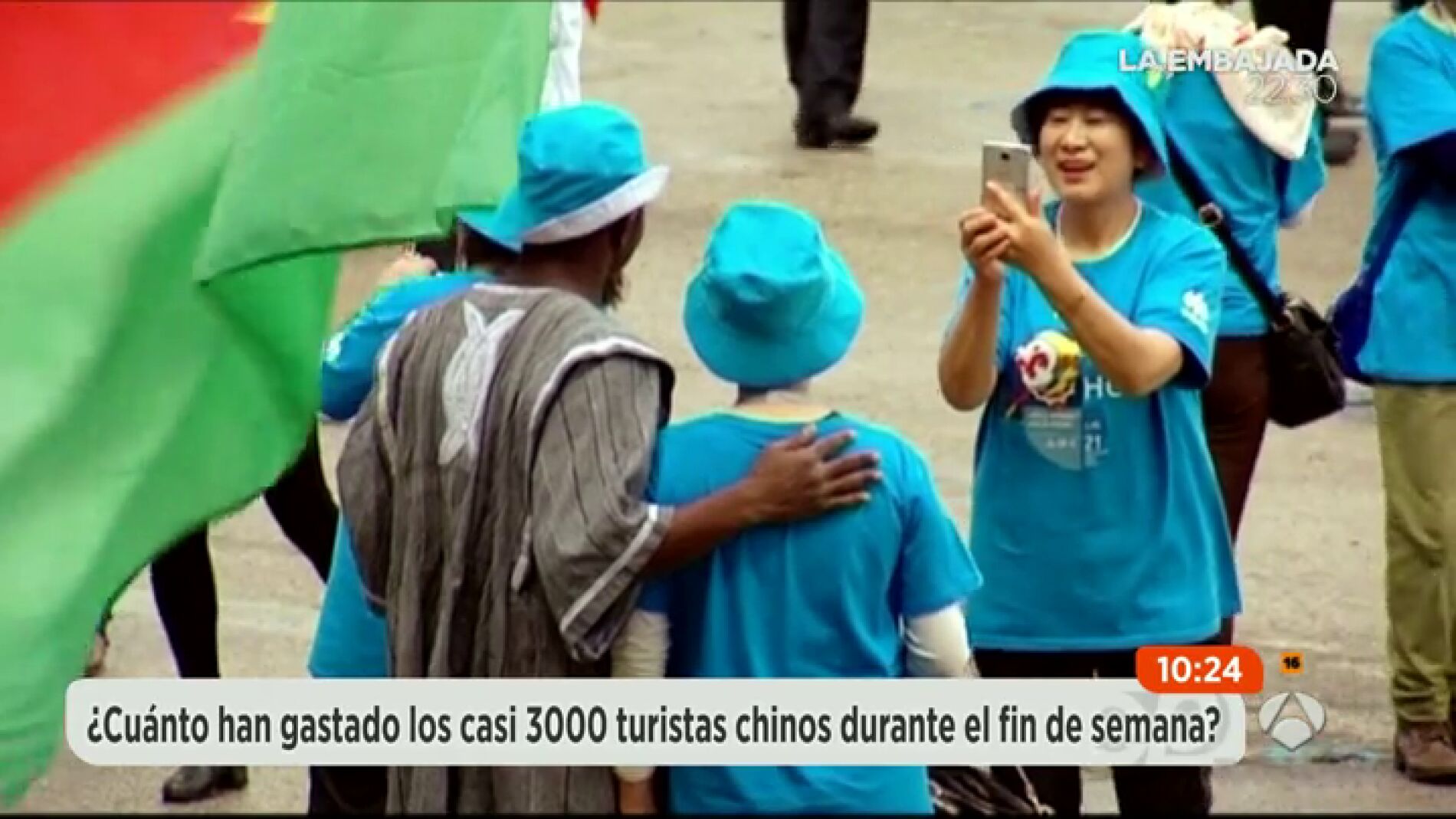 Frame 5.528271 de: chinos