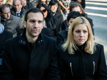 Román y Macarena en el funeral de su madre Román y Macarena en el funeral de su madre