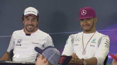 Alonso y Hamilton bromean con el trueque Verstappen-Kvyat: 