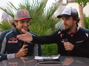 Carlos Sainz y Fernando Alonso, durante una entrevista