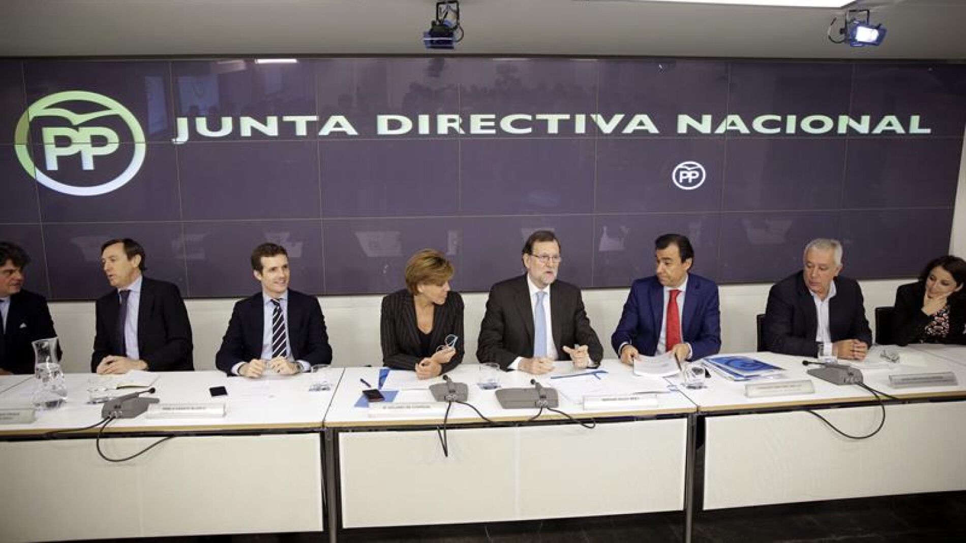 El jefe del Gobierno y l&iacute;der del PP, Mariano Rajoy en la junta directiva del PP