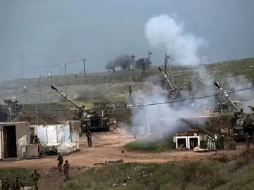 La artillería israelí bombardea varios objetivos La artillería israelí bombardea varios objetivos