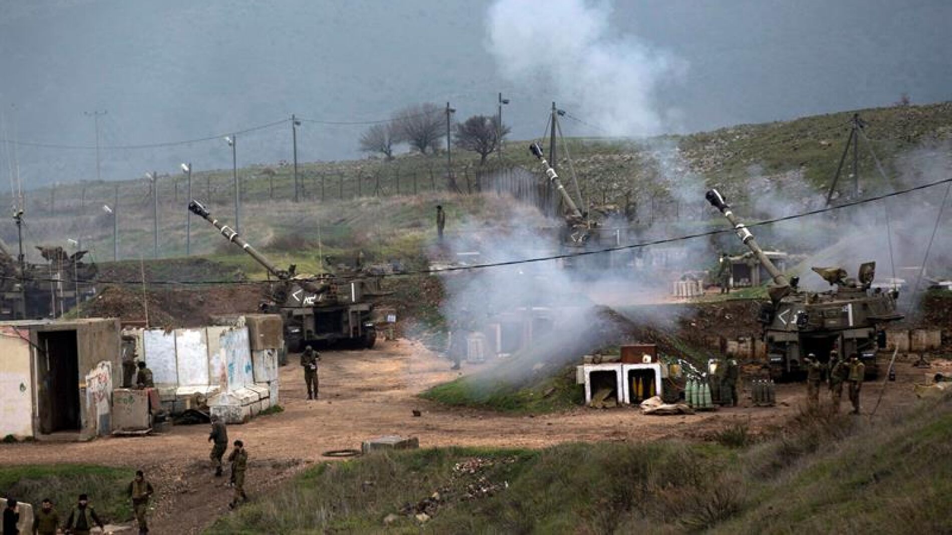 La artiller&iacute;a israel&iacute; bombardea varios objetivos