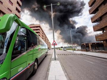 Una urbanización cercana al incendio