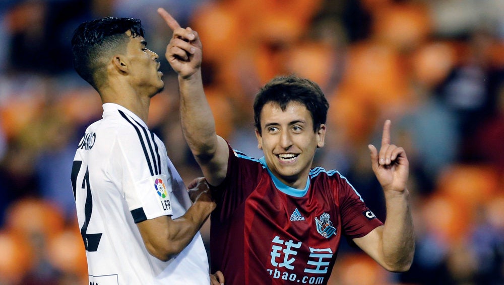 Oyarzabal celebra su gol en Mestalla