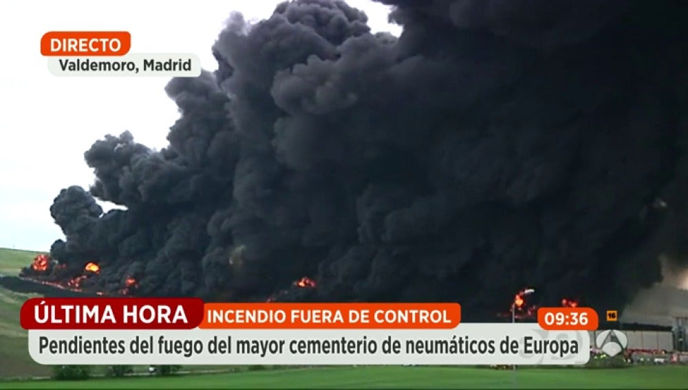 Frame 87.45091 de: El alcalde de Seseña: "El incendio del cementerio de neumáticos ha sido provocado"