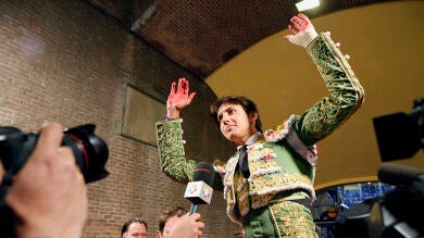 Roca Rey sale a hombros de las Ventas y Talavante corta una oreja 