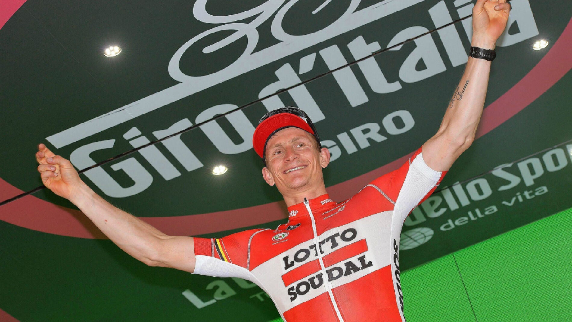 Greipel celebra una victoria