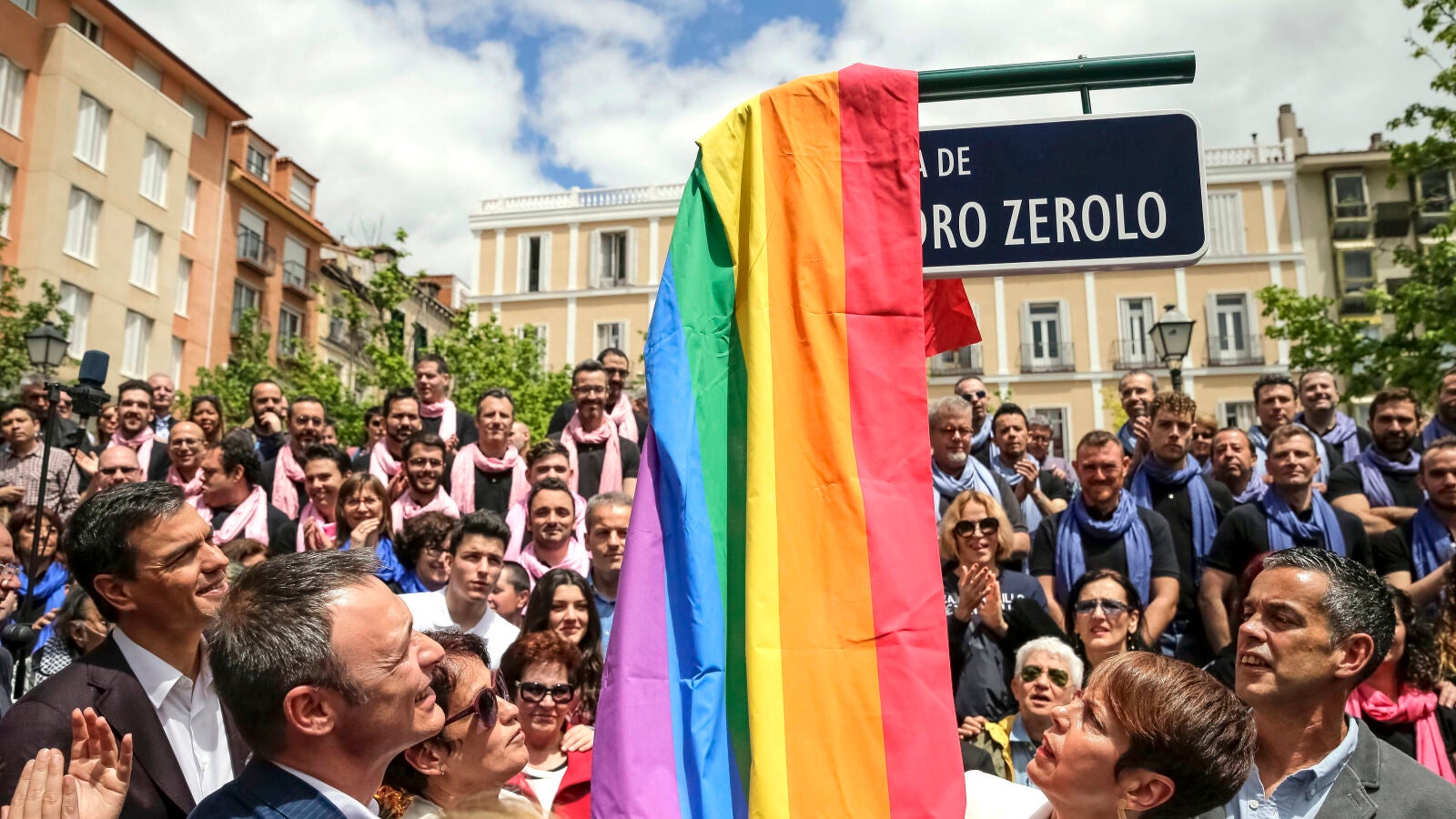 La plaza Vázquez de Mella del barrio de Chueca (Madrid) pasa a llamarse oficialmente plaza de Pedro Zerolo
