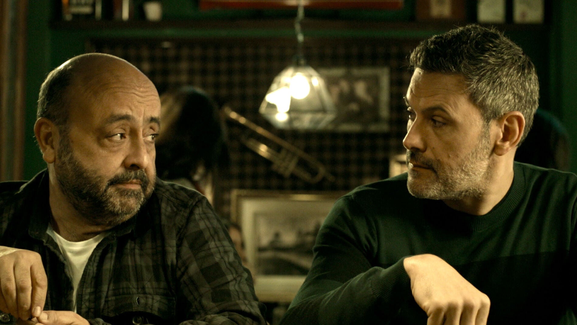 Fabio y el inspector Castillo conversan