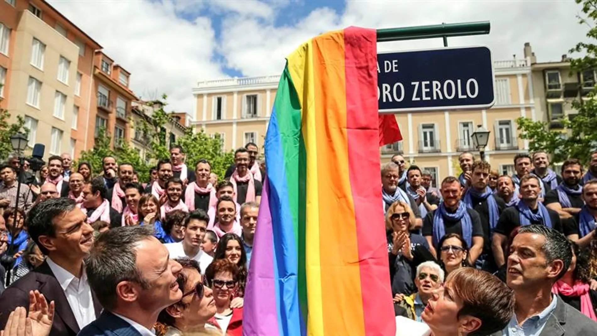 Cambio de nombre de la plaza de Vázquez de Mella por la de Pedro Zerolo Cambio de nombre de la plaza de Vázquez de Mella por la de Pedro Zerolo