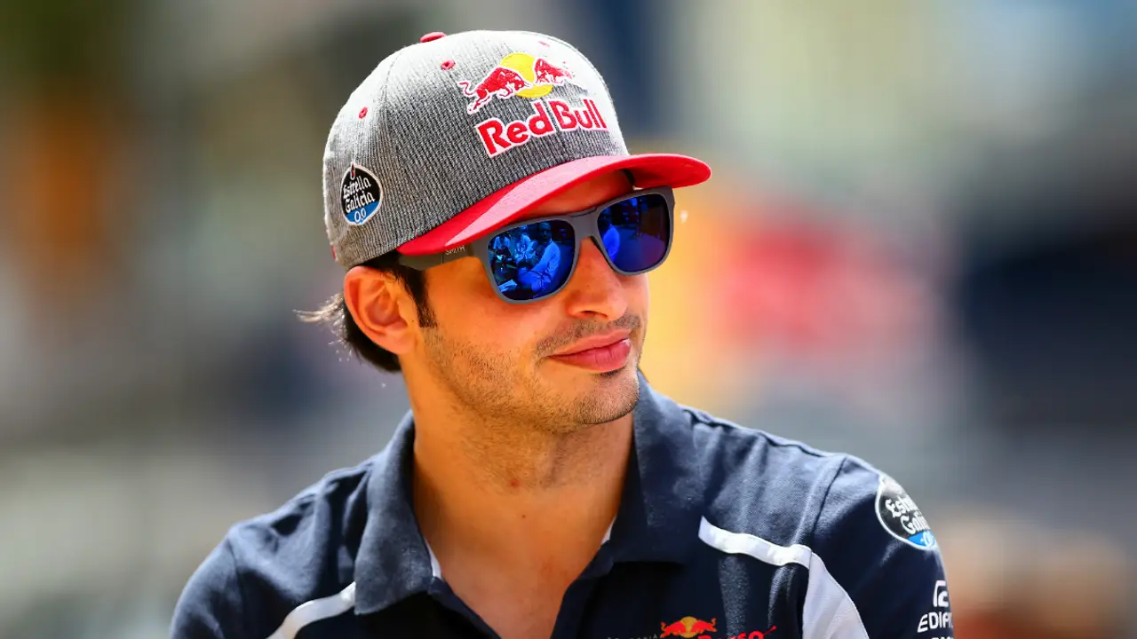 Sainz luce gafas de sol en Montmeló