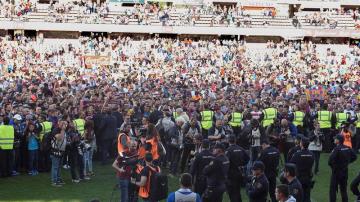 Invasión de campo en Los Cármenes