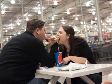 Fotos pareja en supermercado Cotsco Fotos pareja en supermercado Cotsco