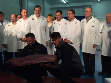 Rajoy durante su visita a la empresa distribuidora de alimentación, en Málaga
