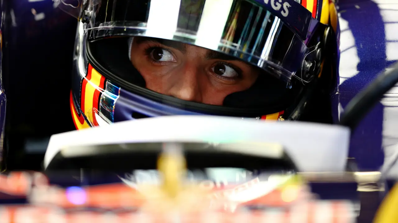 Sainz, en el cockpit del Toro Rosso
