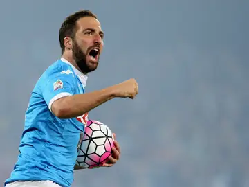 Higuaín celebra un gol con el Nápoles Higuaín celebra un gol con el Nápoles