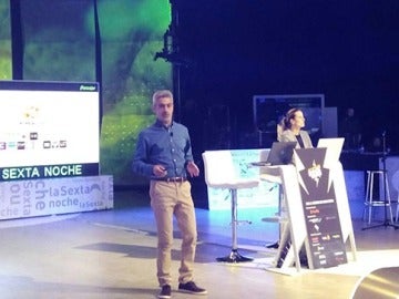 José Manuel González Pacheco y Beatriz Medina, durante la presentación de Flooxer en el TMR