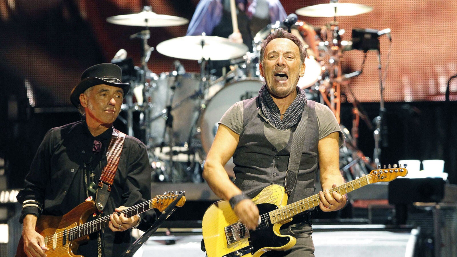 Springsteen y su torrente de rock hacen temblar los cimientos del Camp Nou 