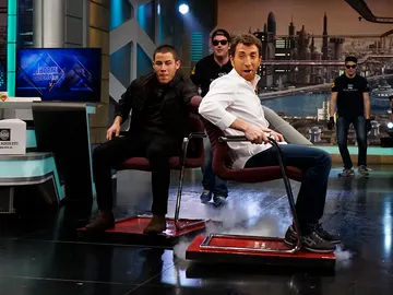Pablo Motos echa una carrera de sillas con Nick Jonas Pablo Motos echa una carrera de sillas con Nick Jonas