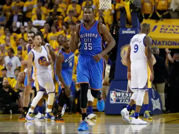 Kevin Durant celebra una canasta ante los Warriors Kevin Durant celebra una canasta ante los Warriors