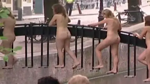 Mujeres desnudas fotografiadas por Spencer Tunick Mujeres desnudas fotografiadas por Spencer Tunick